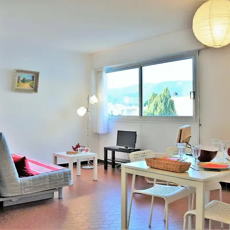 2 Pieces Avec Piscine Et Parking A 2 Pas De La Au Lavandou - Fr-1-251-384 * Le Lavandou