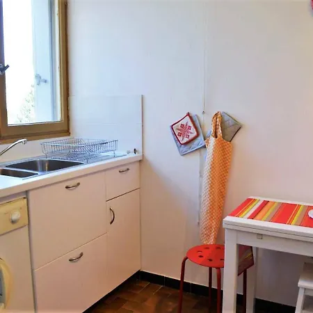 2 Pieces Avec Piscine Et Parking A 2 Pas De La Au Lavandou - Fr-1-251-384 Apartamento