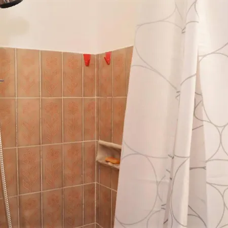 Apartamento 2 Pieces Avec Piscine Et Parking A 2 Pas De La Au Lavandou - Fr-1-251-384 Le Lavandou