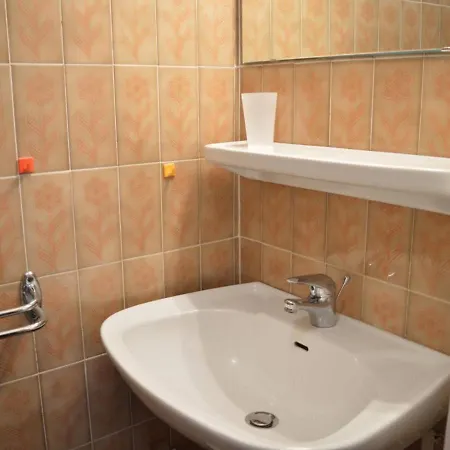 Apartamento 2 Pieces Avec Piscine Et Parking A 2 Pas De La Au Lavandou - Fr-1-251-384