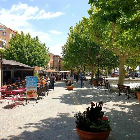 Appartamento 2 Pieces Avec Piscine Et Parking A 2 Pas De La Au Lavandou - Fr-1-251-384 *