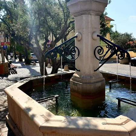 2 Pieces Avec Piscine Et Parking A 2 Pas De La Au Lavandou - Fr-1-251-384 * Le Lavandou