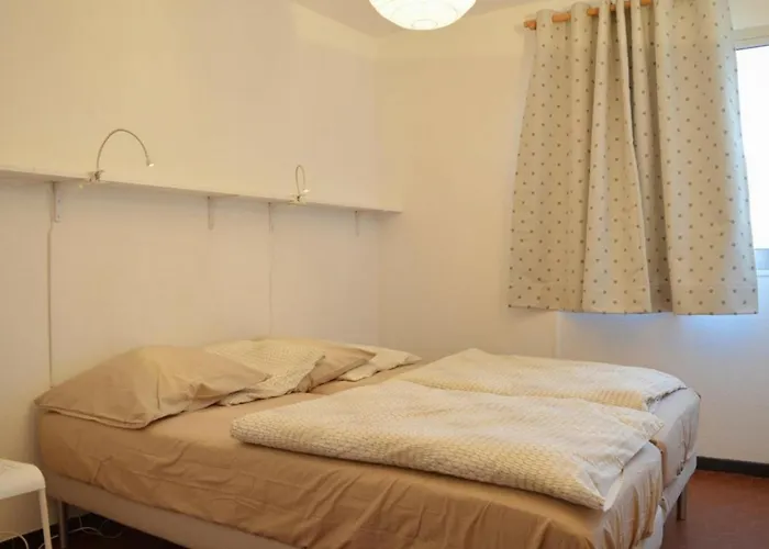 2 Pieces Avec Piscine Et Parking A 2 Pas De La Au Lavandou - Fr-1-251-384