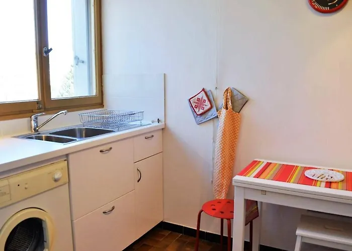 2 Pieces Avec Piscine Et Parking A 2 Pas De La Au Lavandou - Fr-1-251-384 Apartmán