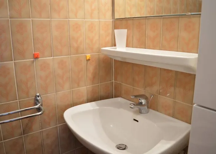 Apartmán 2 Pieces Avec Piscine Et Parking A 2 Pas De La Au Lavandou - Fr-1-251-384