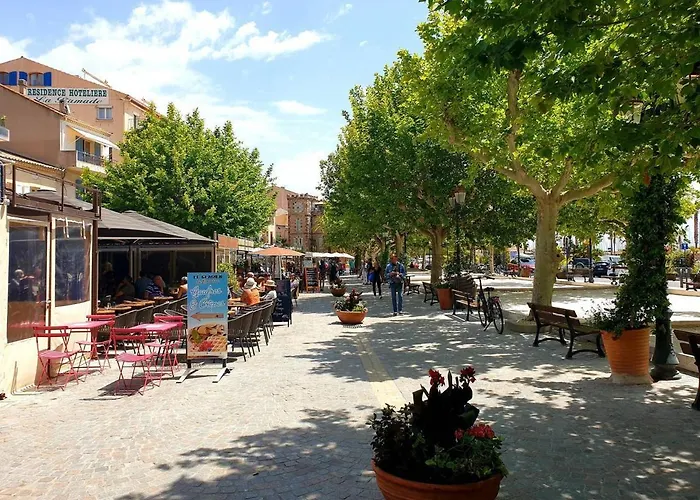 Daire 2 Pieces Avec Piscine Et Parking A 2 Pas De La Au Lavandou - Fr-1-251-384 *